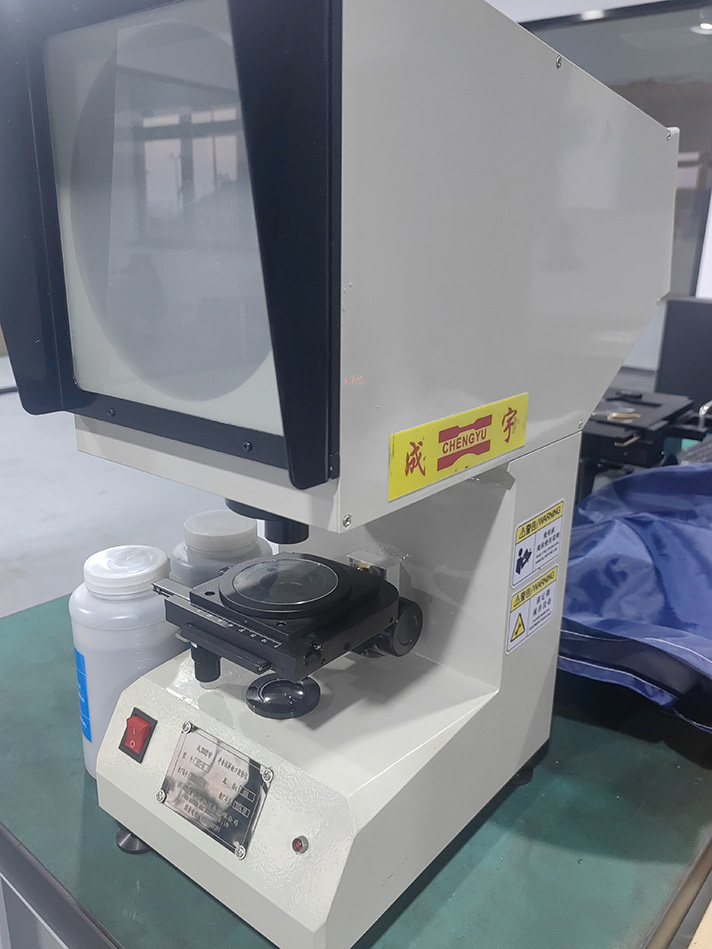 Impact specimen notch projector